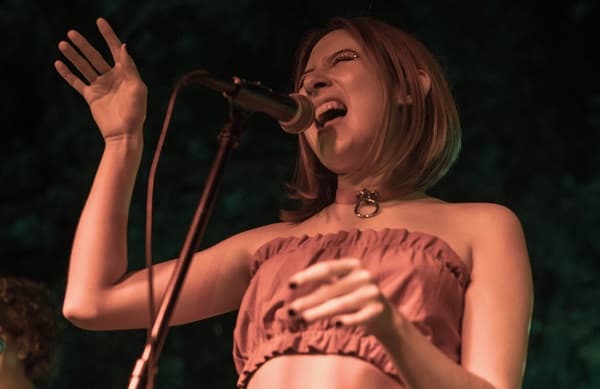 En el Café del Teatro, Sofia Barudi ofrecerá su show acústico