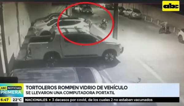 Tortoleros rompen vidrio de camioneta con piedra para robar