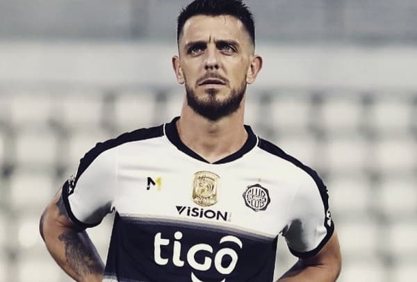 Silva arregla y continuará en Olimpia