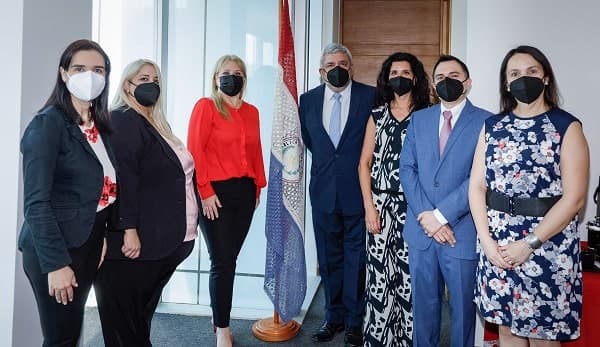 Emprenden iniciativa para la digitalización de mujeres en la región