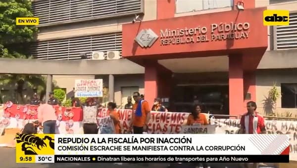 Manifestantes exigen que Fiscalía actúe en casos de corrupción
