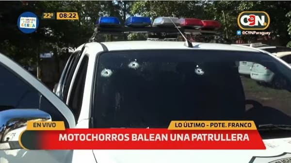 Motochorros balean patrullera en Presidente Franco