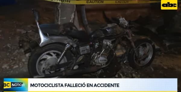 Motociclista fallece al colisionar contra vehículo