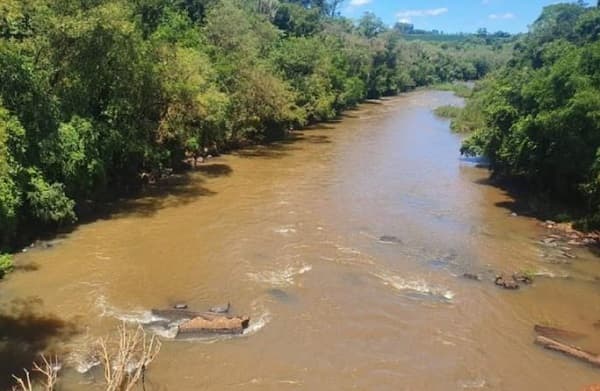 Hermanos mueren ahogados en el arroyo Tembey de Itapúa