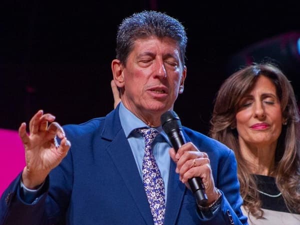 Salud no puede cobrarle al pastor Abreu, asegura asesora 