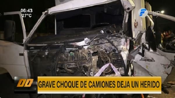 Choque entre camiones deja un conductor con fracturas