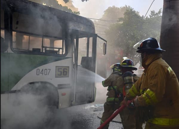 Bus de la Línea 56 se incendia en Asunción