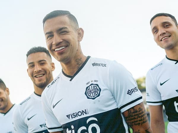 Olimpia estrena “smoking” 