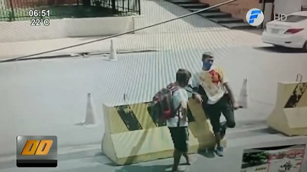 Detienen a supuestos lustrabotas sospechosos de robar una motocicleta