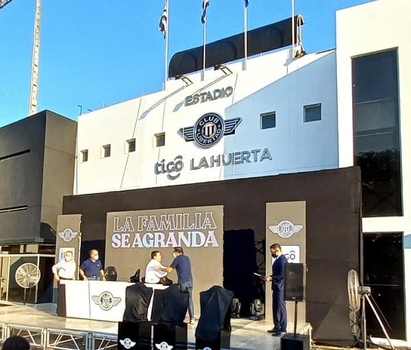 Libertad borra a Nicolás Leoz y estadio tiene nuevo nombre 