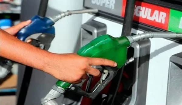 Emblemas privados suben el precio de sus combustibles