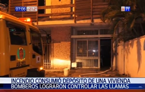 Depósito de vivienda arde en llamas en Asunción