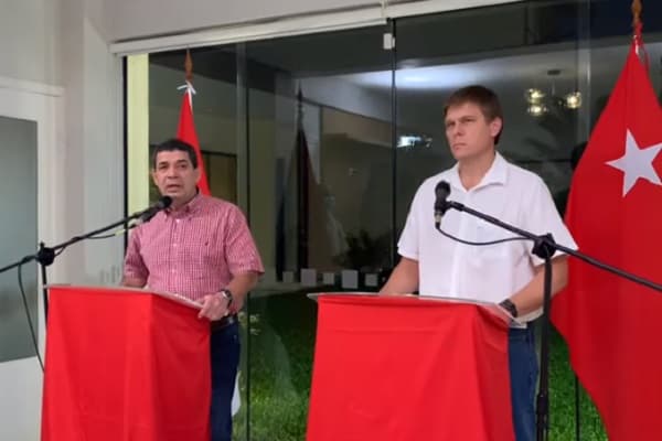 Velázquez presenta a Brunetti como compañero de chapa 