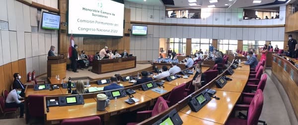 El ministro Giuzzio brinda descargo a legisladores en reunión abierta