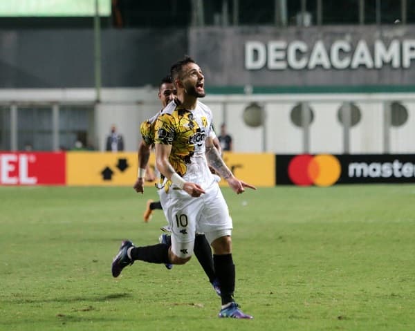 Guaraní vence a América de visita 