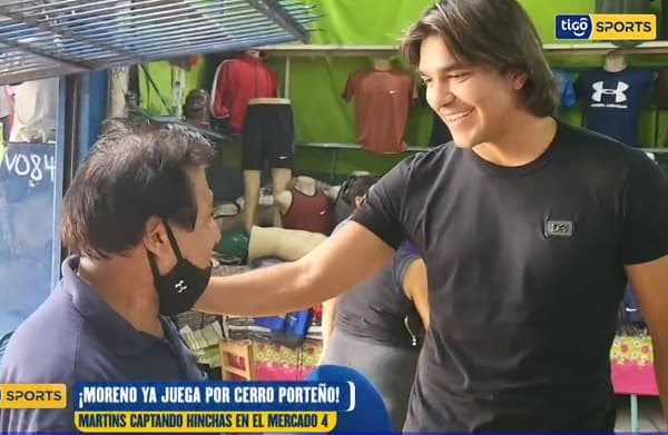 Moreno Martins visita el Mercado 4 y pide a compatriotas que alienten a Cerro