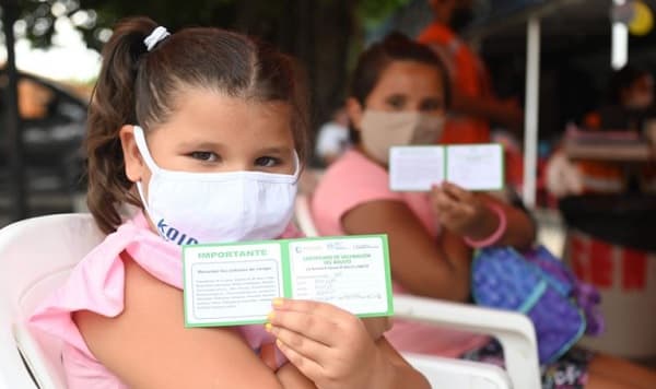 Vacunación no es obligatoria para asistir a clases, asegura ministro