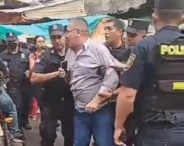 Detienen a Leonardo Ojeda tras pelea con director del Mercado 4 