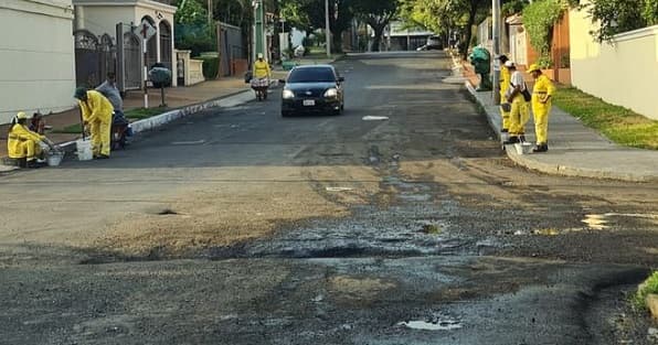 Comuna prioriza pintar cordones antes que arreglar baches en Carmelitas