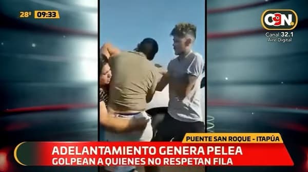 Adelantamiento genera pelea a los puños en pleno puente internacional