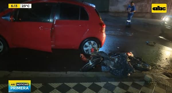 Motociclistas son arrollados por automóvil en Asunción