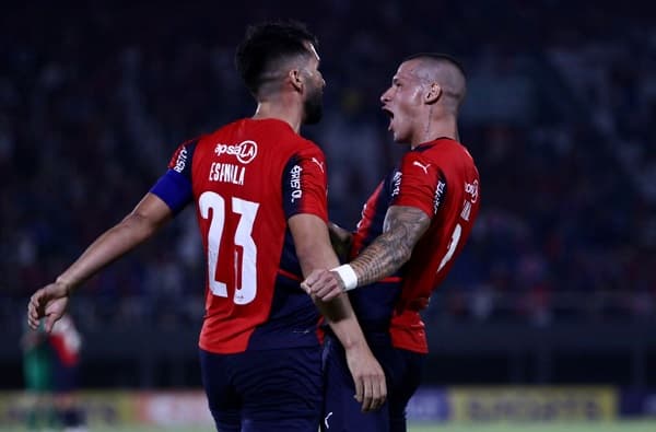 Cerro golea y le corta el invicto a Resistencia