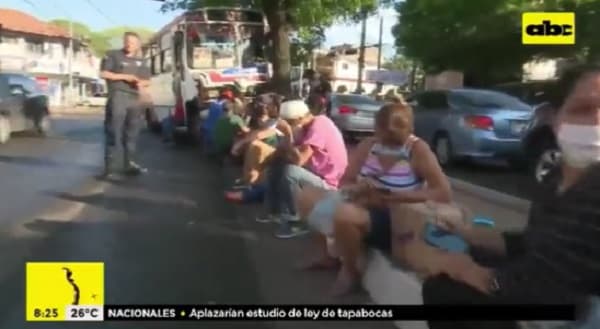 Bus choca contra árbol y deja pasajeros heridos