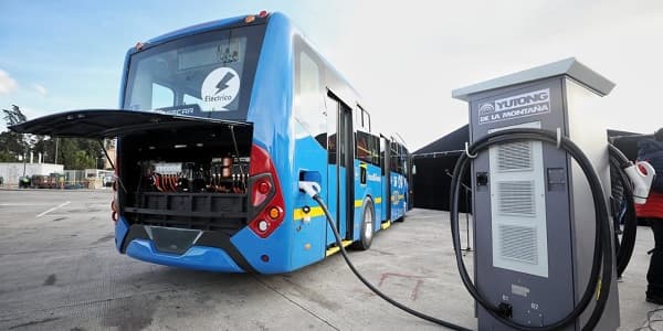 Autoridades analizan impulsar el uso de buses eléctricos