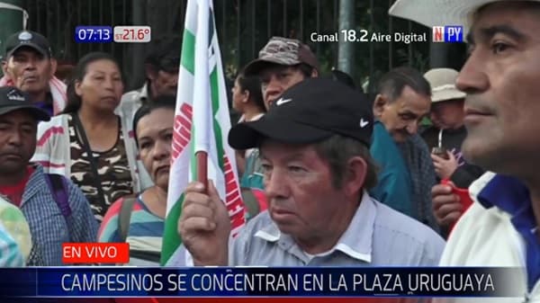 Campesinos se concentran en el microcentro para marchar
