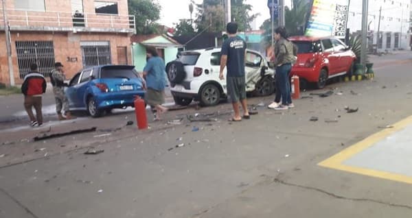 Triple choque en Coronel Oviedo deja como saldo tres heridos