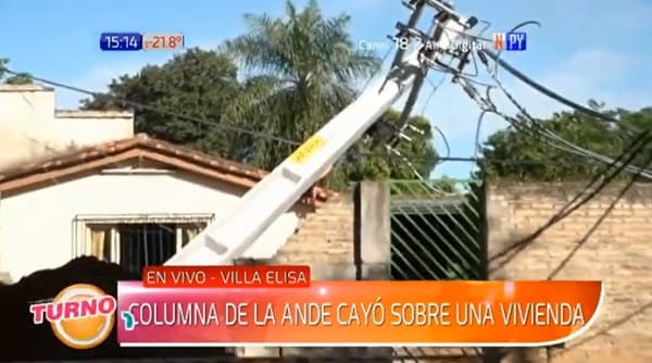 Caída de columna de la ANDE derriba muralla de vivienda en Villa Elisa