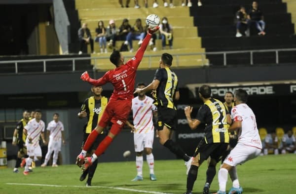 Guaraní gana sobre la hora 