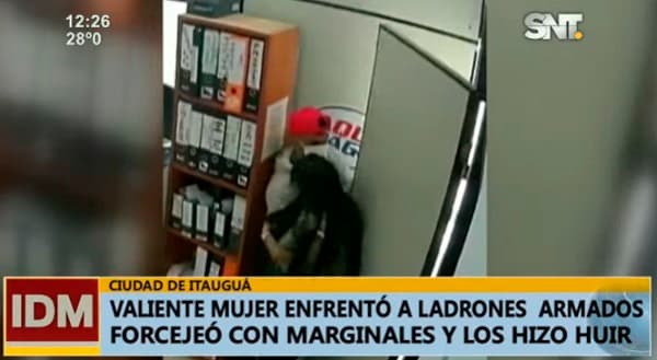 Mujer enfrenta a asaltantes en local de cobranzas de Itauguá