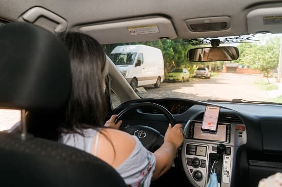 Plataforma de viaje ofrece descuentos a sus pasajeras por el 8M