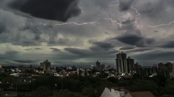 Renuevan aviso de tormentas en cinco departamentos