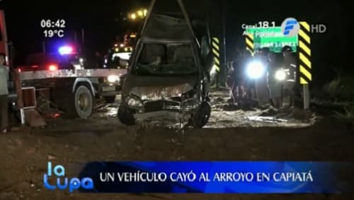 Vehículo cae a arroyo cuyo puente se derrumbó por el “sismo” en Capiatá
