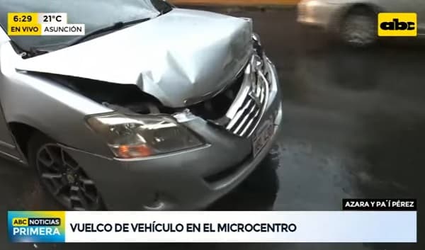 Camión que llevaba desayuno para la Presidencia vuelca tras choque