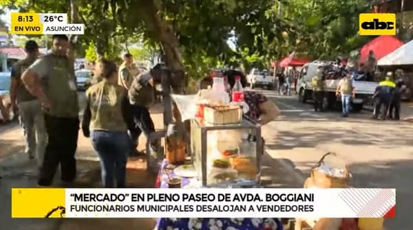 Funcionarios municipales despejan la Ciclovía