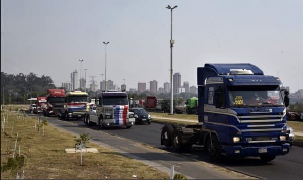 Gobierno busca frenar la movilización de camioneros