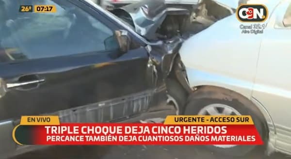 Triple choque deja cinco heridos en Acceso Sur