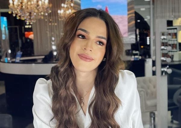 La Comadre dice que “salió con un senador” y no con el “hijo de mengana”