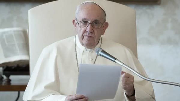 Francisco pide mejor trato para suegras, pero con una advertencia