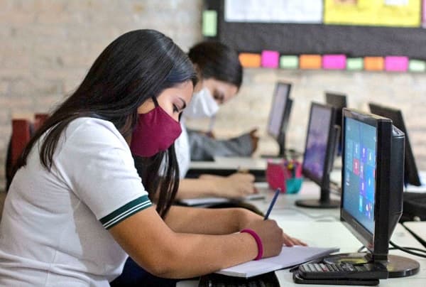 Uso de tapabocas ya no es obligatorio en instituciones educativas, confirma ministro 