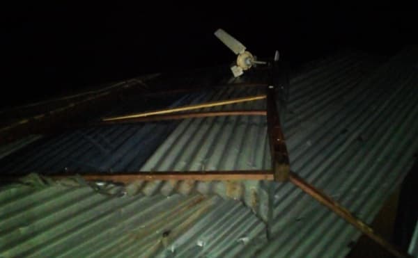 Temporal destecha vivienda de humilde familia en Itauguá