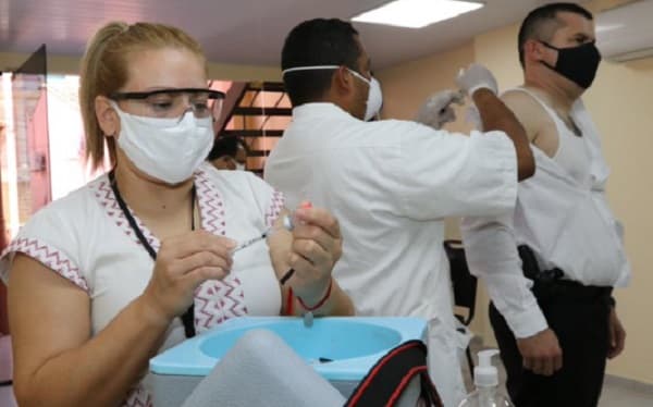 Salud recomienda aplicarse la cuarta dosis contra Covid-19