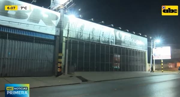 Joven muere a causa de explosión de cubierta de bus