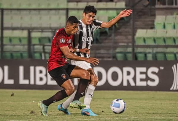 Caracas somete a Libertad 