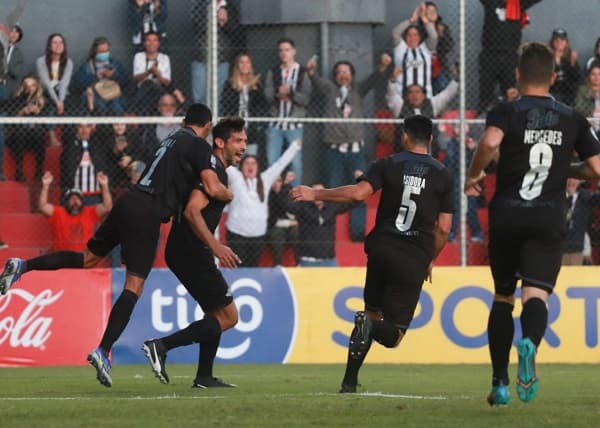 Libertad no falla y se escapa en la punta 