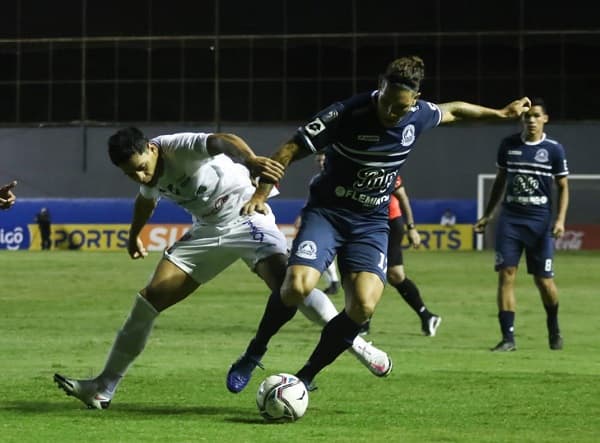 Resistencia remonta y vence a Nacional 