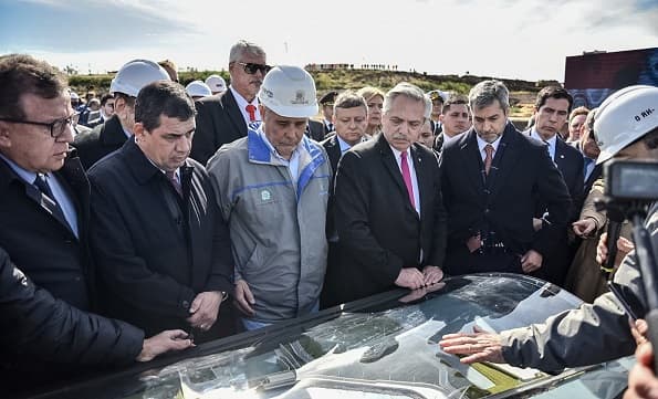 Abdo y Fernández verifican obras de maquinización de Aña Cuá